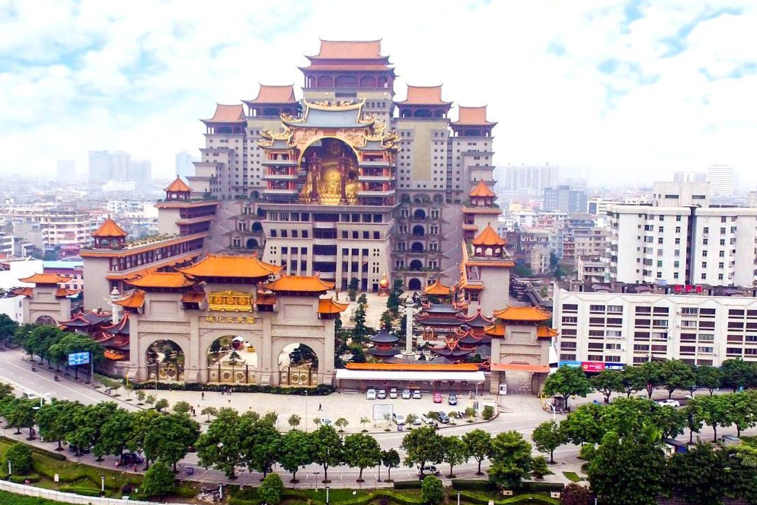 神秘的玉林云天文化城,号称"广西的布达拉宫",雕塑十分精美