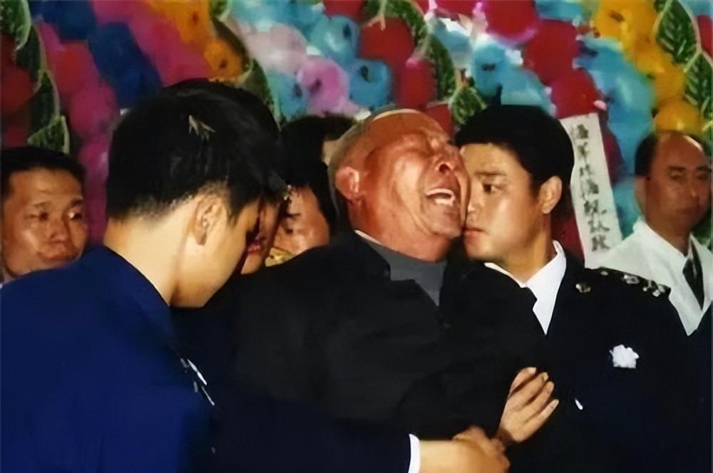 中国361号潜艇事故,70名海军战士牺牲,真相到底是什么