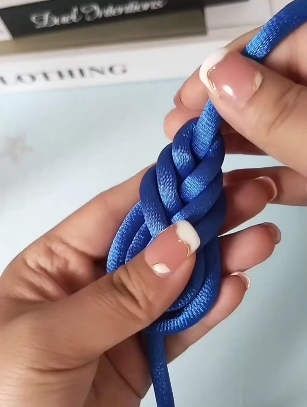 手工小教程:卫衣琵琶绳打结法