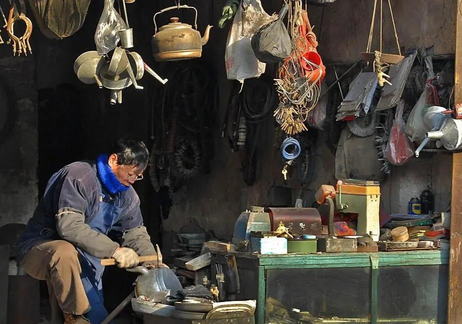 六七十年代非常吃香的10类手艺人曾经的座上宾现在却很少遇到