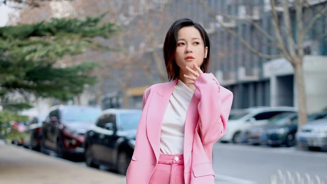 笑着流出泪!程响现身淄博烧烤节,万人大合唱《可能》,人声鼎沸