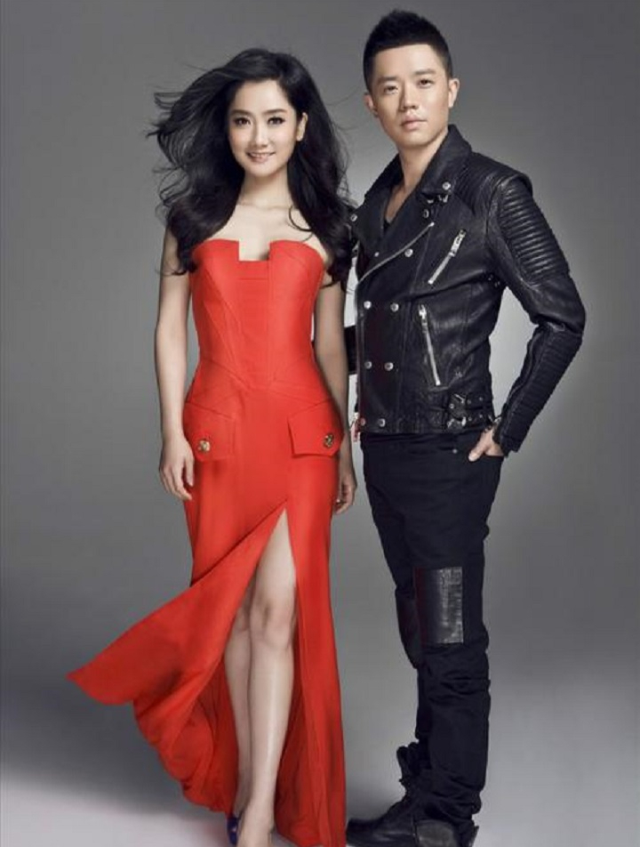 凤凰传奇:从网红歌手到顶流,24年没成夫妻,为何还要五五分账?