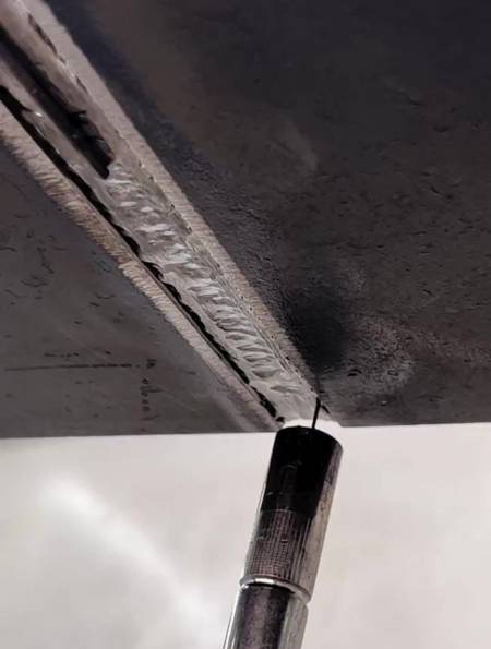 难度非常大的药芯仰脸焊,焊这个太废脸了,大家都焊过没有-度小视