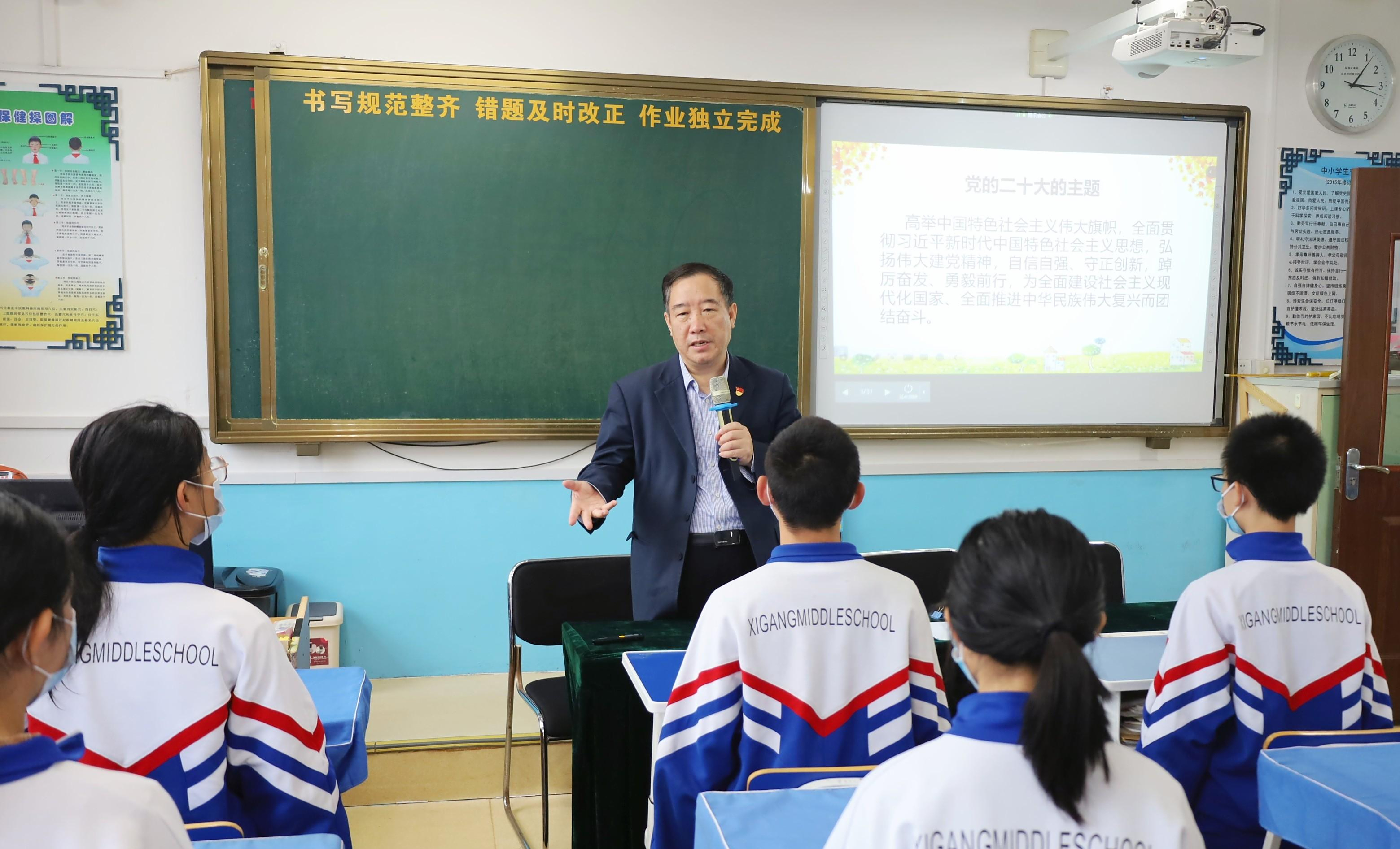 西岗党员律师普法讲师团到大连市西岗中学宣讲宪法