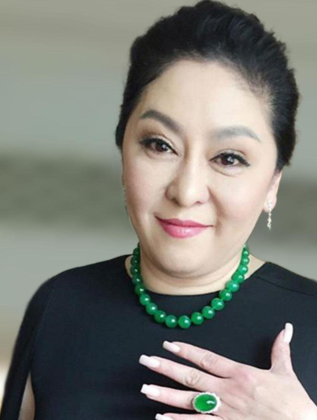 看了年轻时的向太,就明白向华强为何独宠她多年