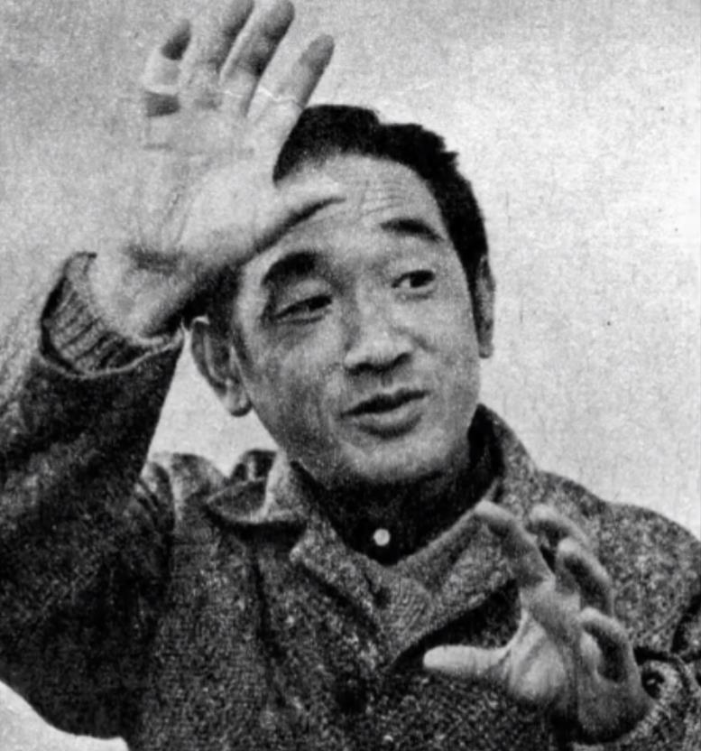 演员严顺开:72岁脑梗中风,卧病八年后离世,妻子的坚持让人感动
