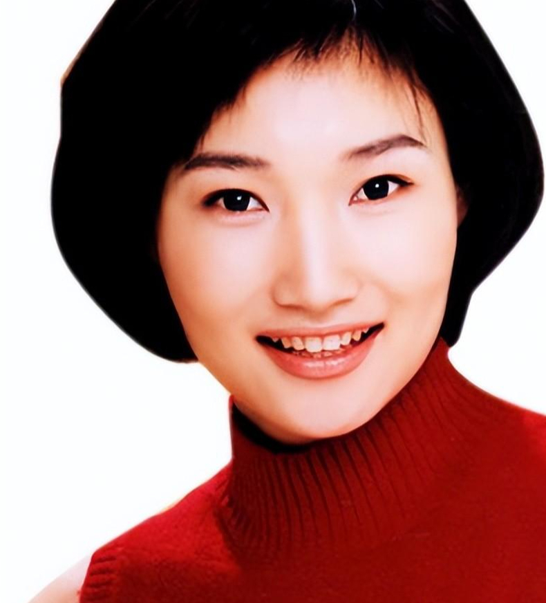 回顾为何身为央视主持人的李梓萌如此可怜