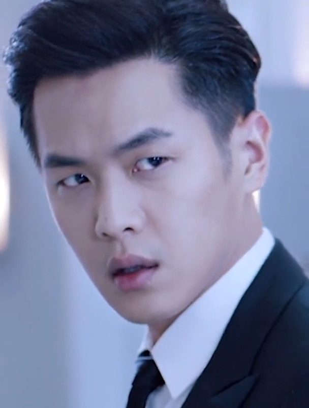 单眼皮也太帅了吧!跟我一样没话说 张若昀 法医秦明