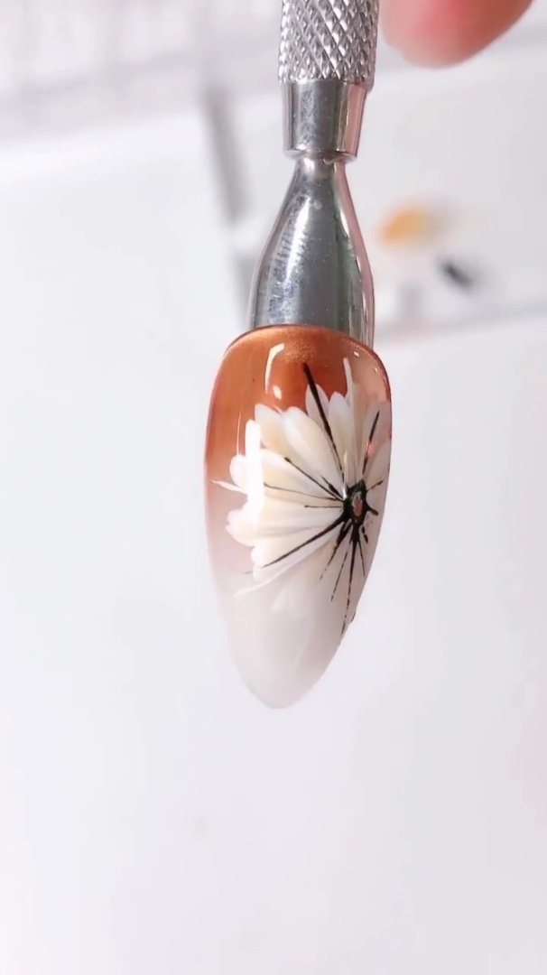 渐变花瓣彩绘美甲教程来了