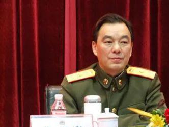 20集团军军长徐经年在酒店遭遇歹徒让其腾房,将军说:赶紧滚出去