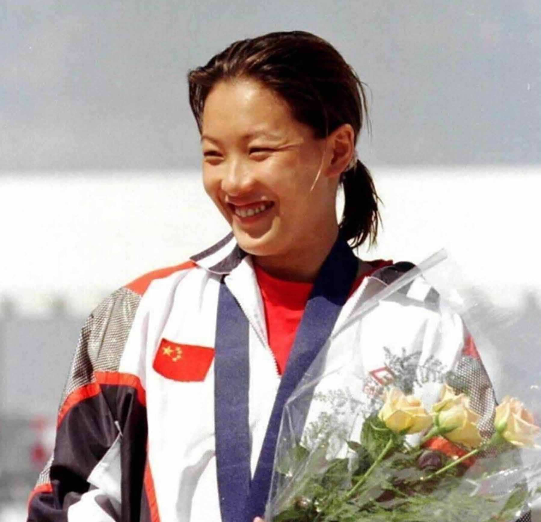 44岁跳水皇后伏明霞,欲给70岁老公拼四胎!男方财力究竟有多雄厚?