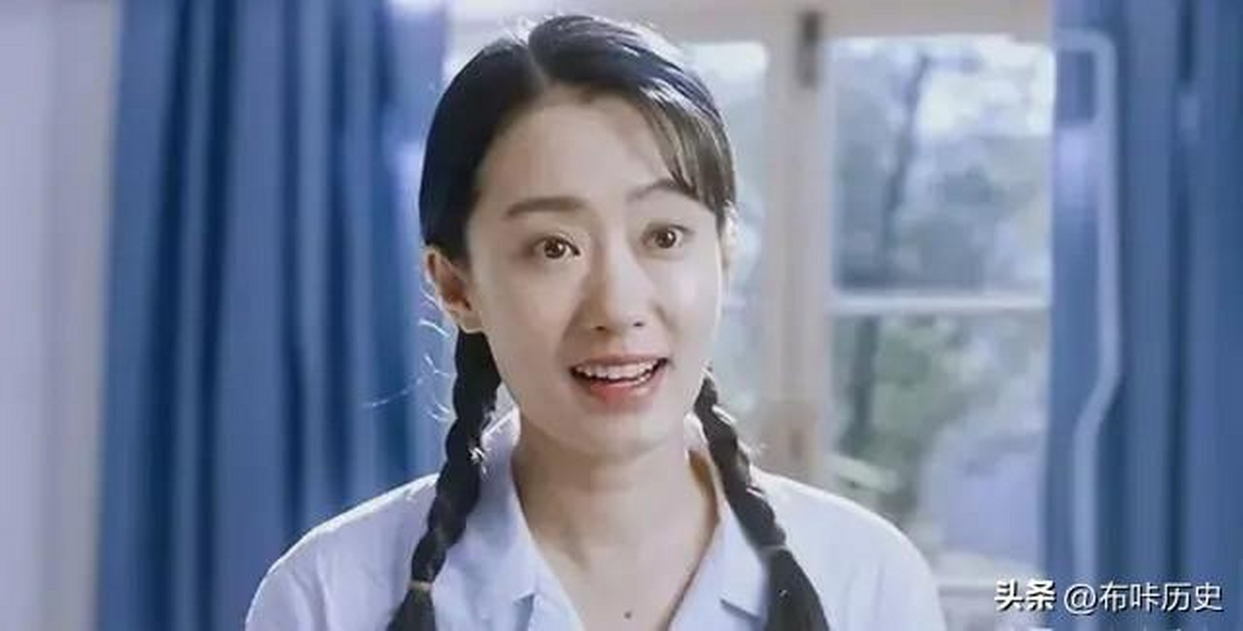 两年前的《你好,李焕英》让在娱乐圈默默无闻十几年的张小斐彻底怀鲻