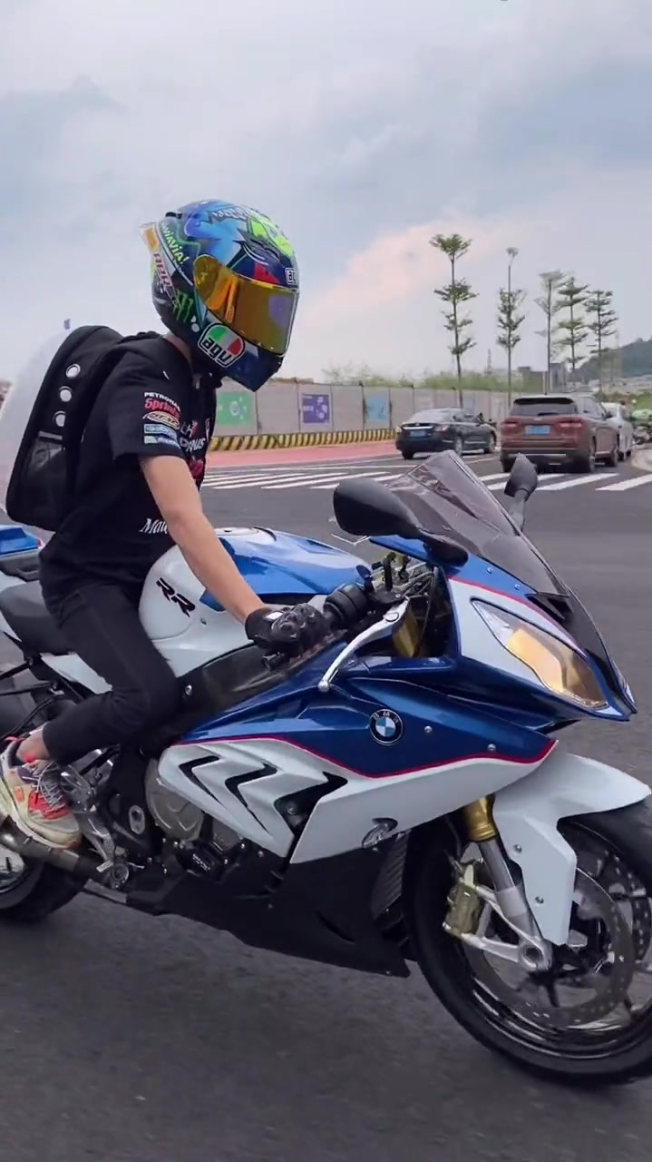 宝马s1000rr当骑士低头那一刻