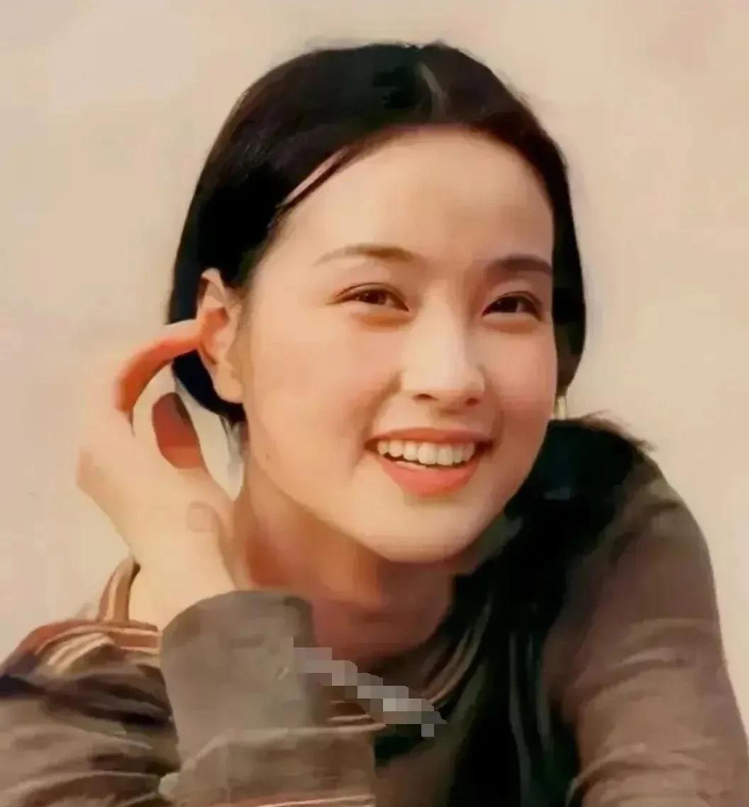 刘晓庆罕见的13张少女照片,20岁的她可爱到爆炸