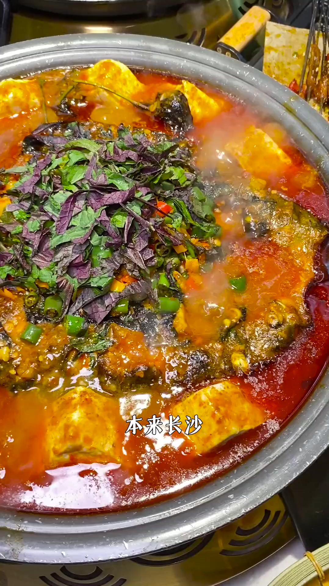 这里的紫苏烤鱼真的爱哭了,搭配各种新奇小吃饮品