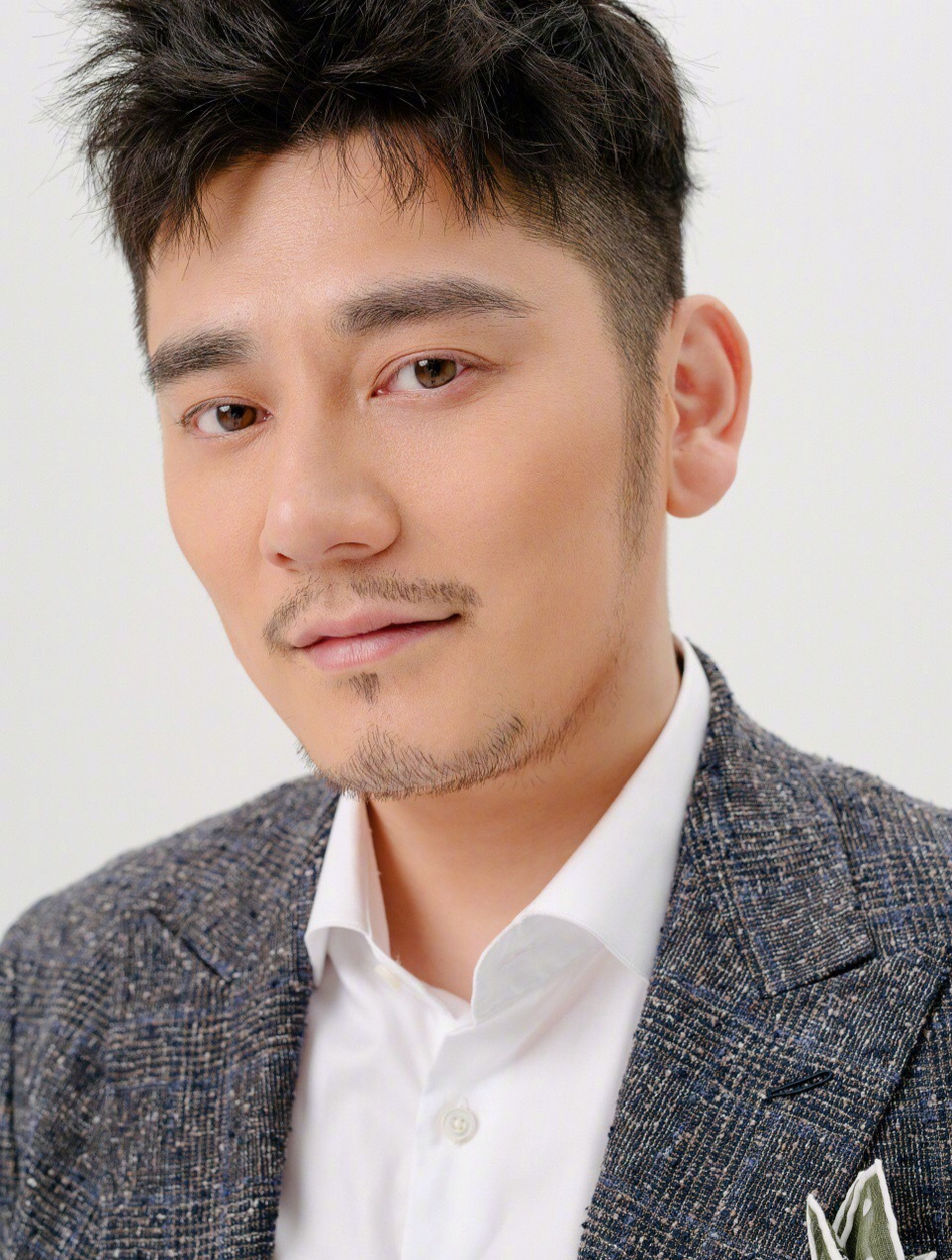 孙俪前男友,出道成颜值巅峰,曾是文工团文艺兵,钱枫成名往事