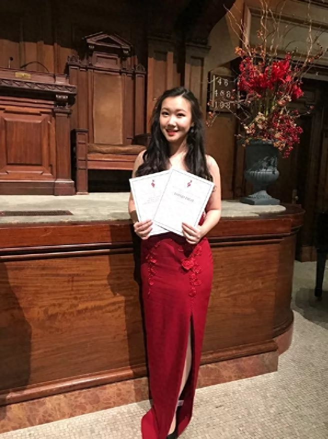 回顾男高音戴玉强40岁成名与初恋结婚29年如今女儿成他骄傲