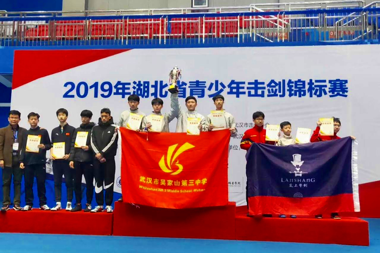 刻苦训练,武汉吴家山三中击剑队,备战全国中学生锦标赛