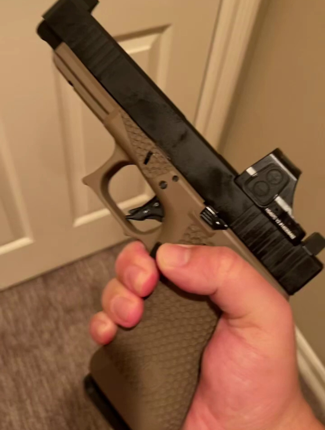 格洛克34型手枪,可靠性极高,最爱的枪族之一