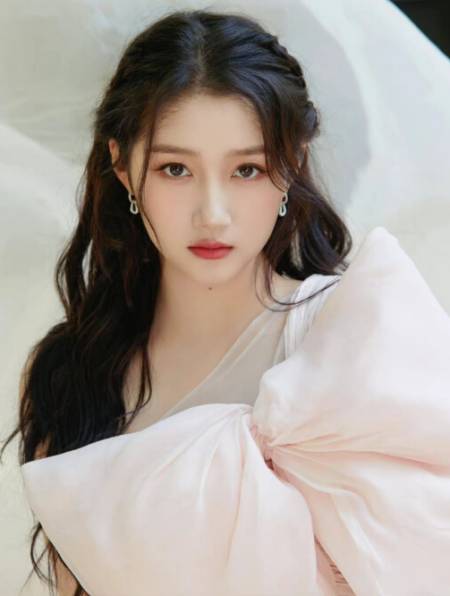 "国民闺女"关晓彤:调侃鞠婧祎打脸马思纯,年仅二十身家过亿5-度小视