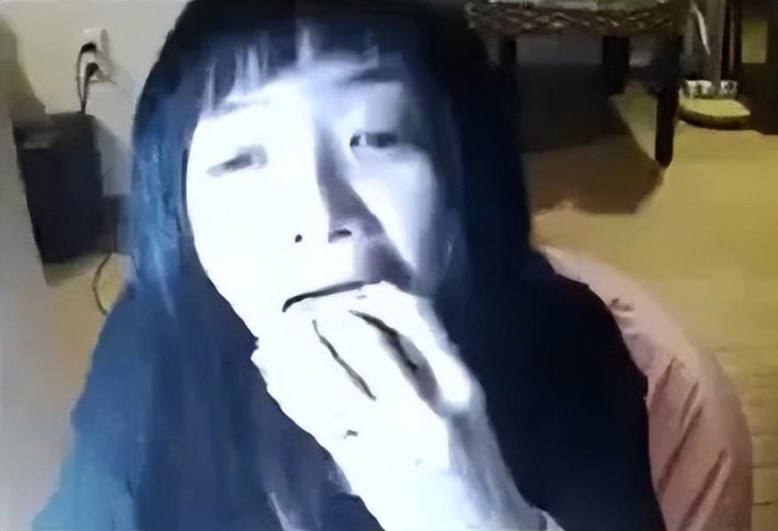 2021年1月22日,年仅19岁的知名吃播网红孙艺轩,因为长期食用高热量,高