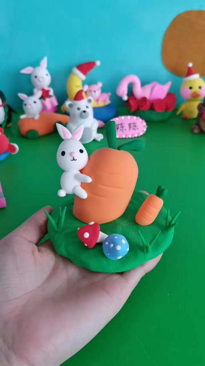 超轻粘土兔子拔萝卜这个萝卜够大,哈哈