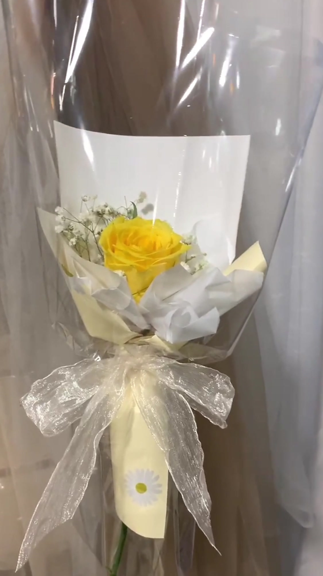单支黄玫瑰包装教程