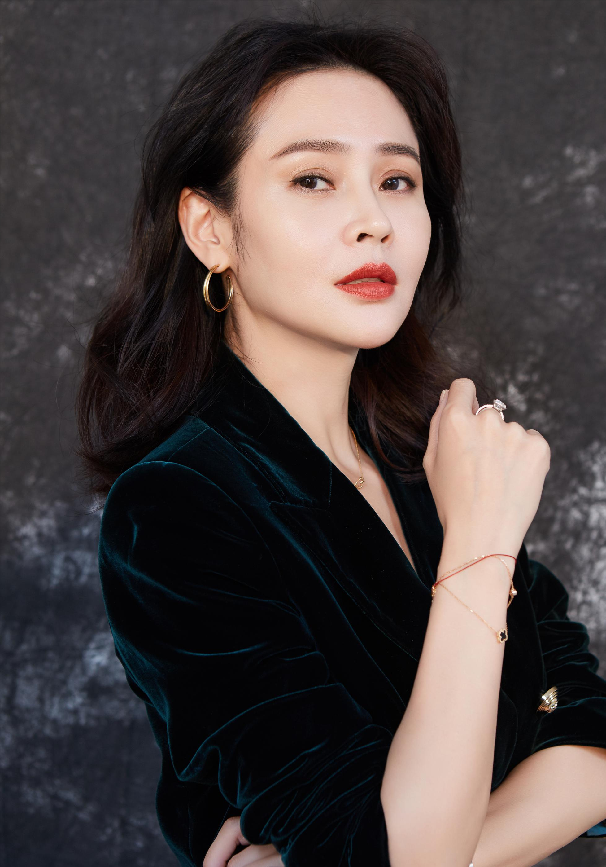 演员于明加:我这辈子最正确的决定,就是为普通丈夫生了两个女儿