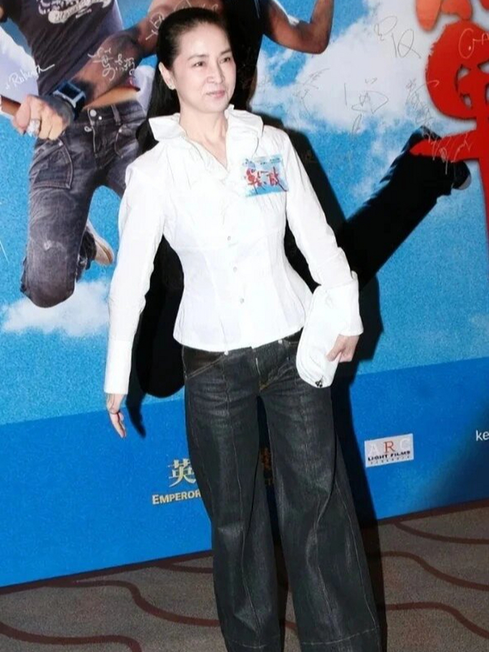 成龙的妻子林凤娇  年轻时美貌不输林青霞,现年69岁仍美丽动人!