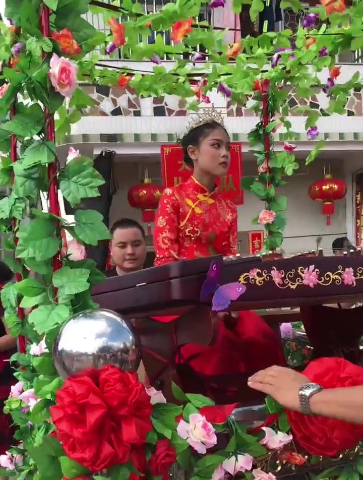 发现一位潮汕美女,我觉得比佳娜还要漂亮,想认识她一下!-度小视