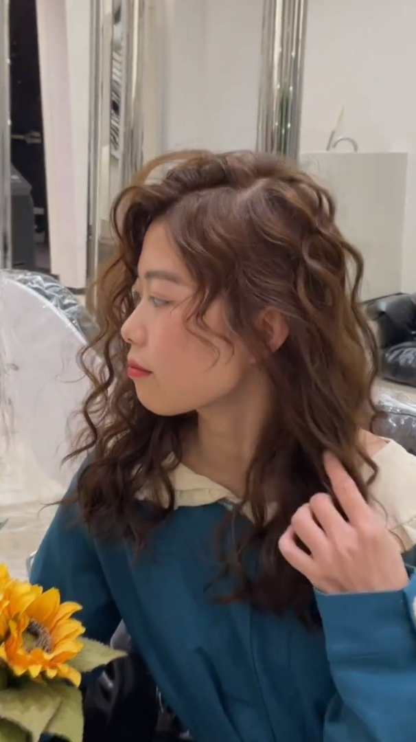 女生中长发法式卷发|修饰脸型显发量蓬松法式烫-度小视