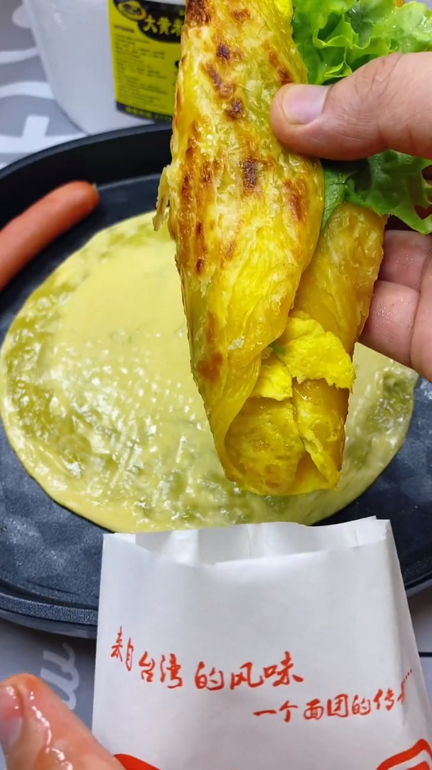 大黄米手抓饼采用的东北优质的大黄米制作而成特别好吃