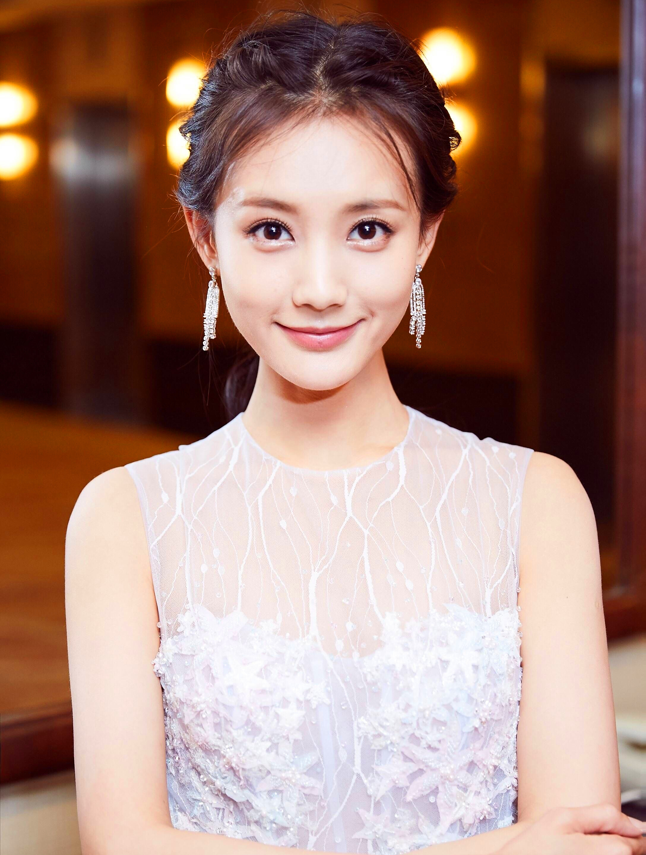 李一桐作为演员,可塑性很强,看出她身上还是有无限可能的-度小视