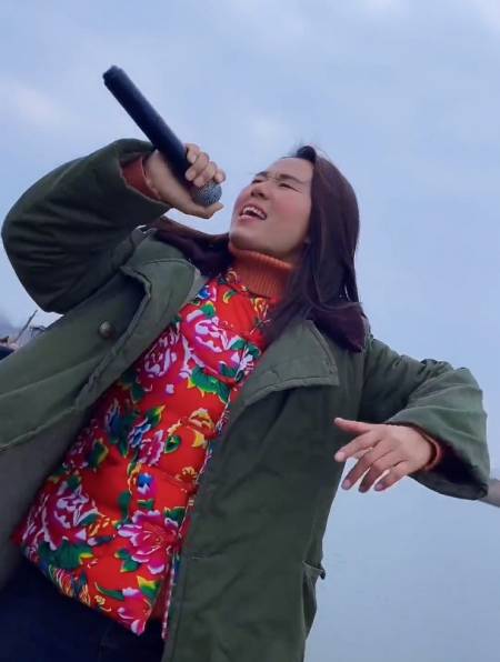 农村小芳——唱哭了自己,没有人不想回家-度小视
