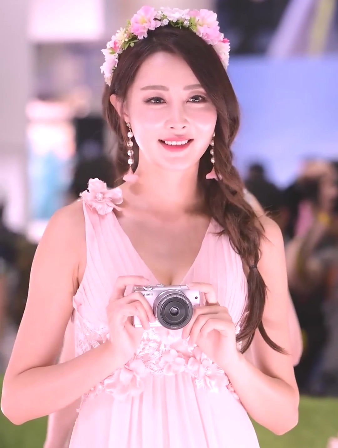 韩国模特恩斌车展秀第九十九弹颜值与身材都很赞魅力四射