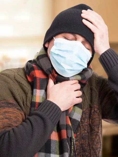 新冠比感冒难受得多!第一波感染高峰过后,这群恶心的人出现了1-度小视