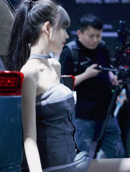 高马尾,极品身材车模 有没有相中的