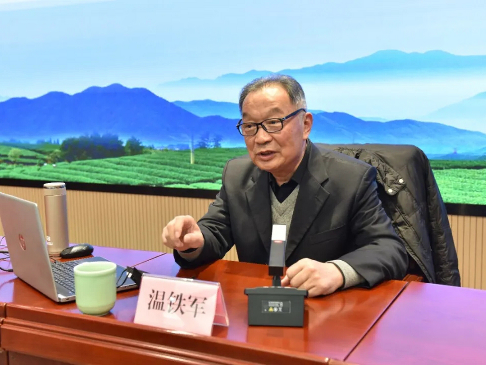 温铁军教授很早就提出过一个观点: 真正的中国经验不在于我们如何