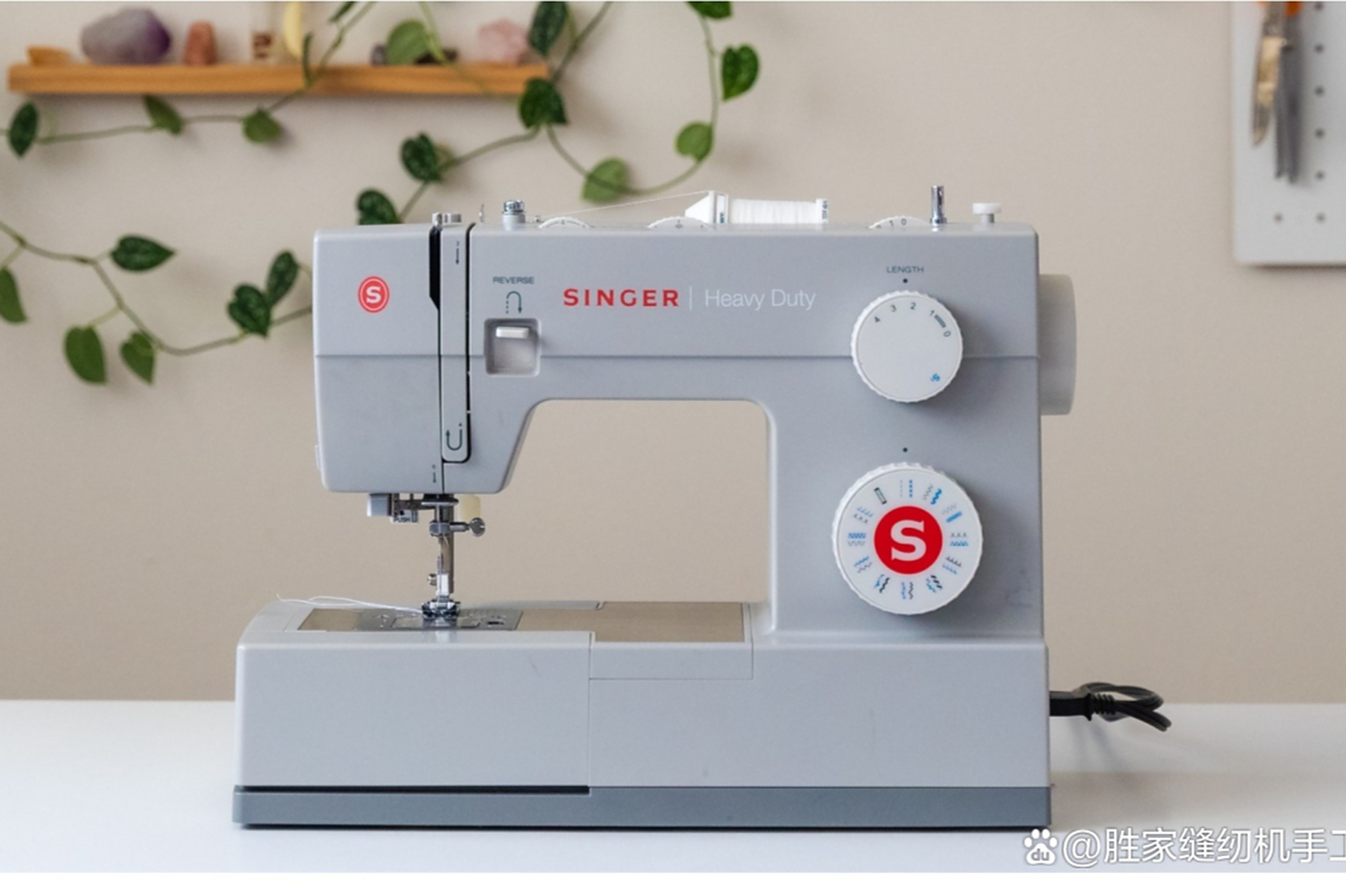 胜家家用缝纫机和工业缝纫机的主要区别在于设计目的,耐用性,功能和