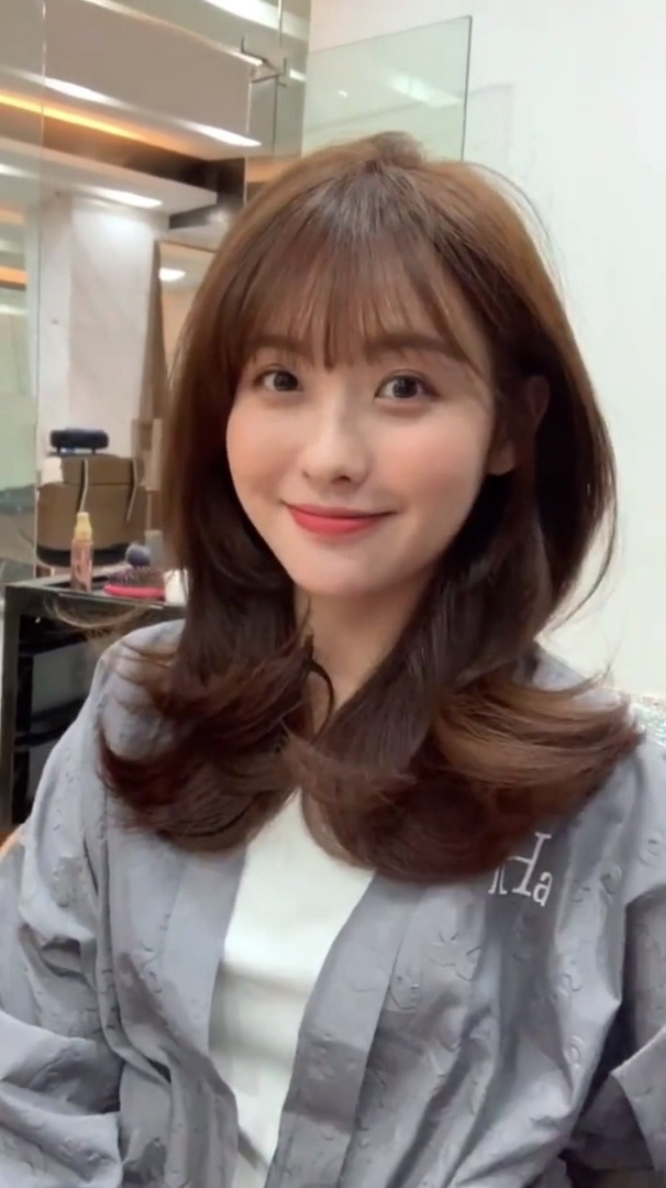 精心的设计充满高级感边缘层次锁骨发