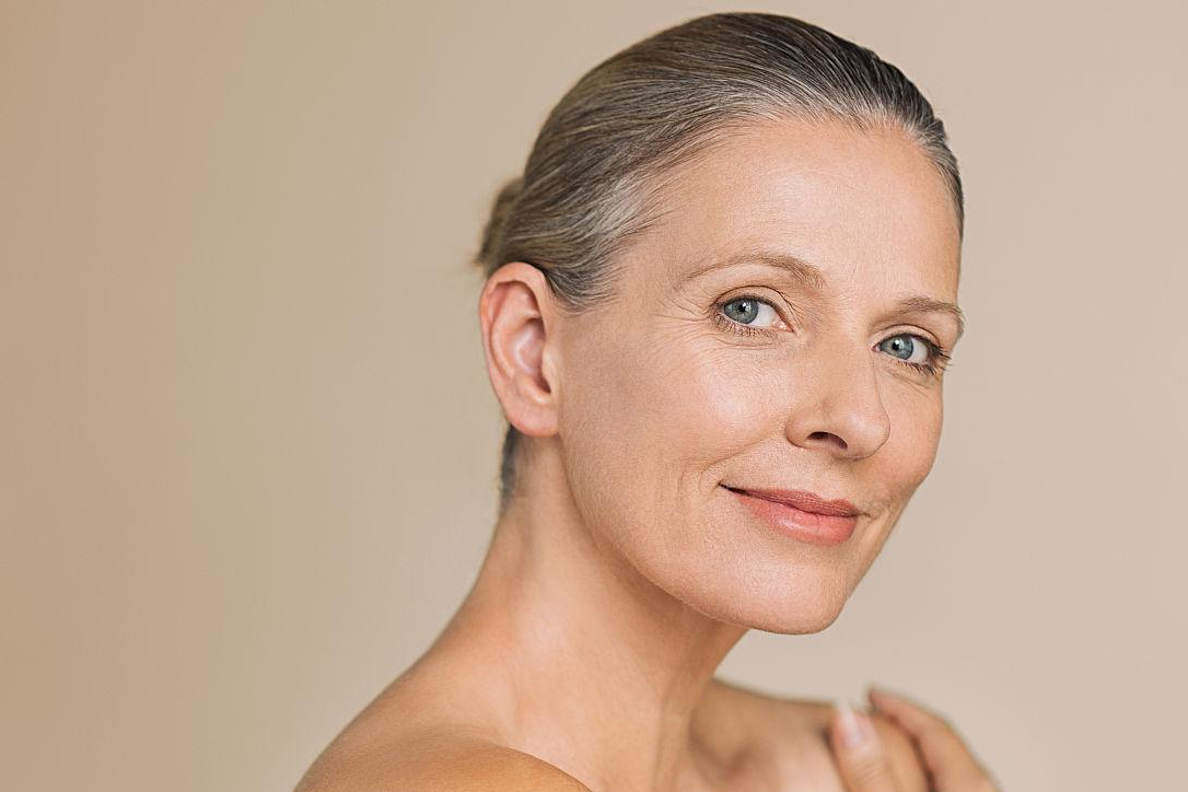 女人衰老时,睡觉时身体会有"暗示",40岁后多留意,做好保养