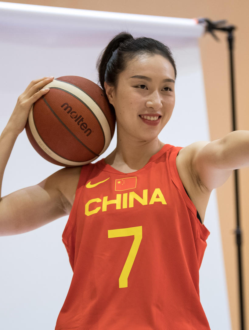 中国女篮队长宣布退役!姚明遗憾,球迷不舍送别!(三)