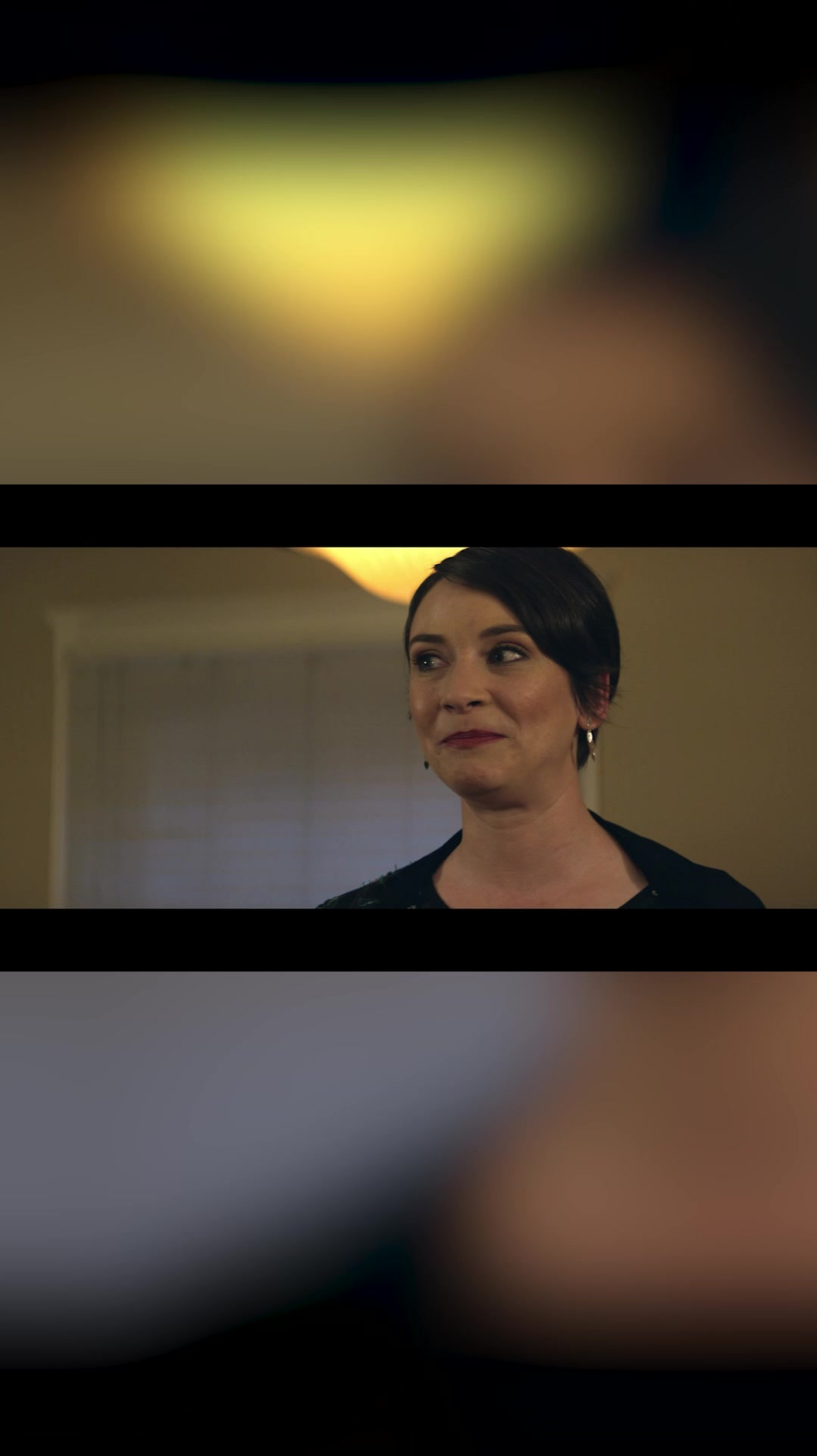 神秘感染2:美女对众人说,她要把她的新书送给爱丽丝-度小视