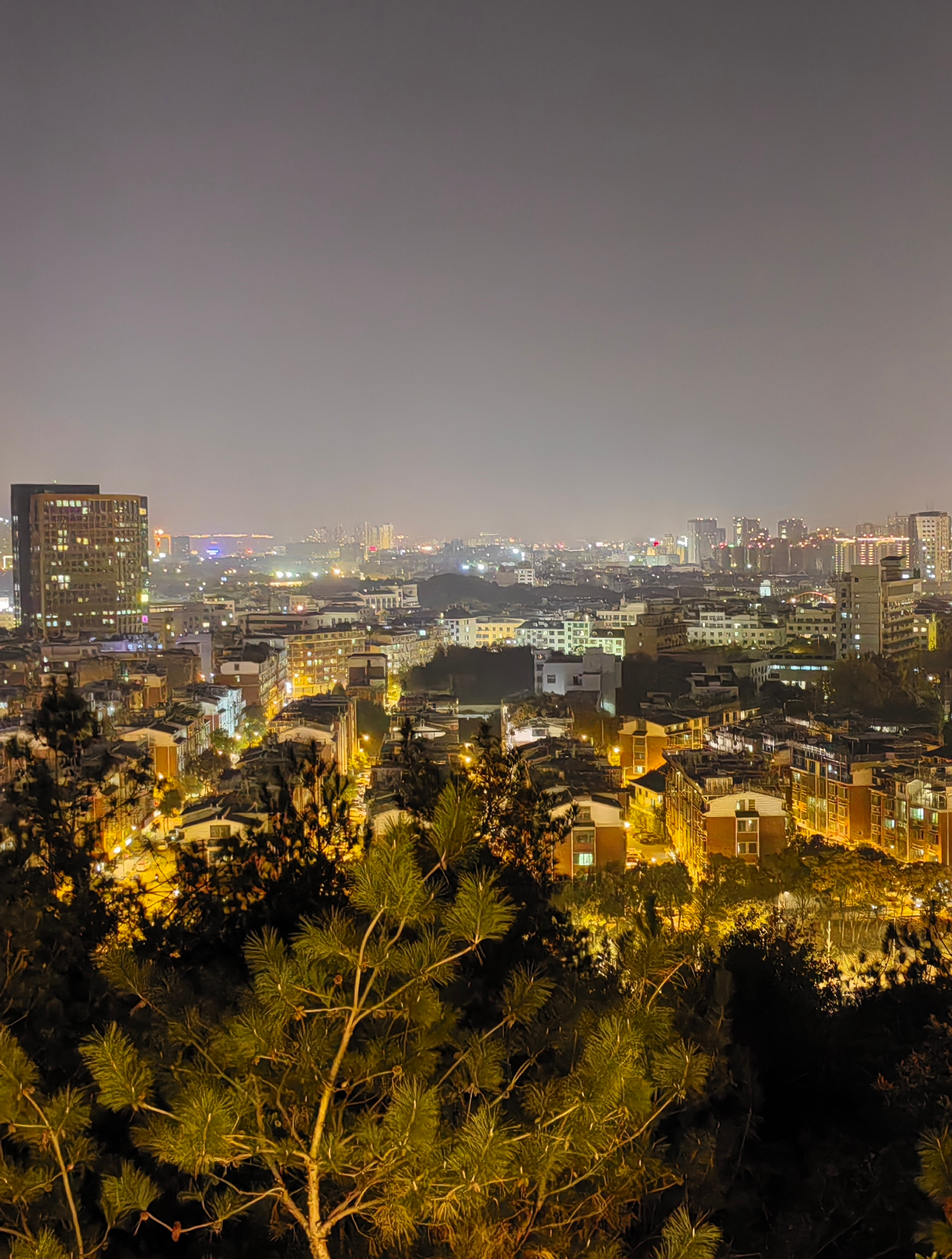 义乌的城市夜景还是挺漂亮的