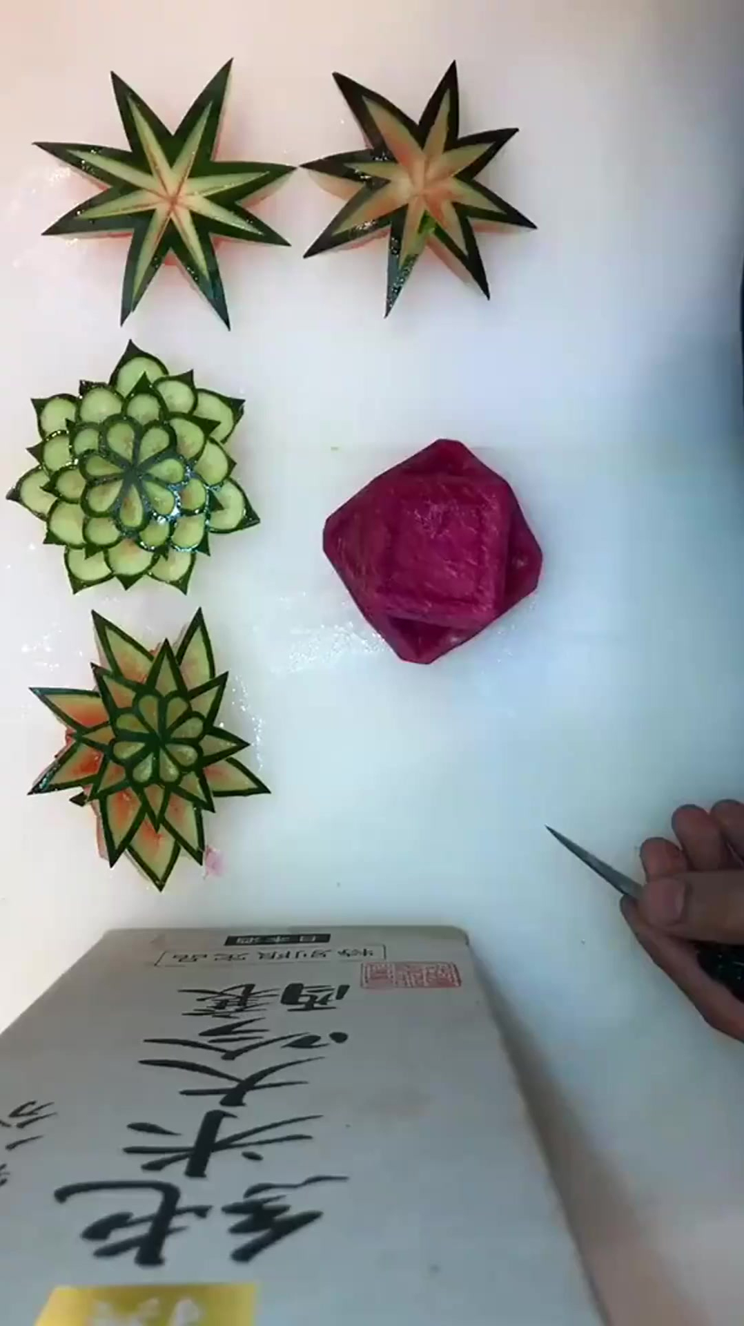 萝卜雕刻玲珑球,看到成品的那一刻,真是被惊艳到了!