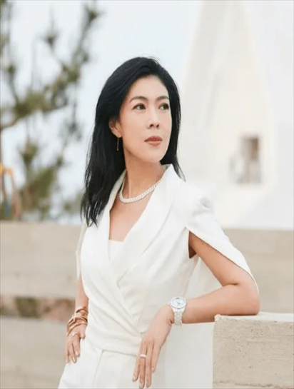 人走茶凉苏芒:发伊能静丑照嫌张韶涵咖位低 却遭洪晃暗讽?(7)-度小视