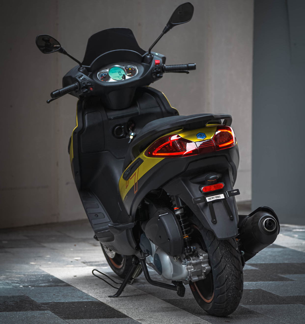 比亚乔x7 2.0版,外观优化,配置动力升级,可代步也可摩旅