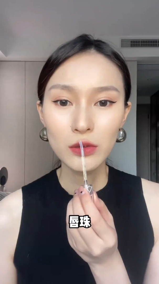 菱形脸画唇技巧～有效弱化脸部轮廓!-度小视