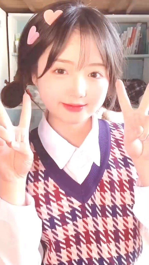 韩系草莓牛奶淡颜妆圆脸甜妹抓住可爱