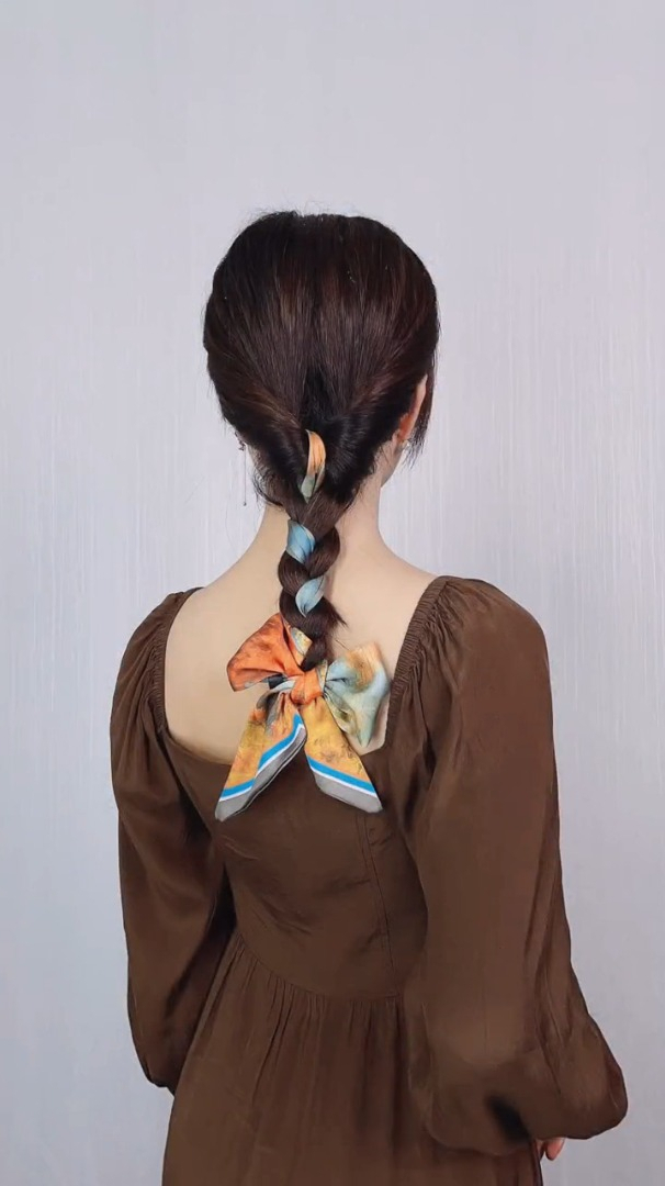 超好看丝巾搭配发型,看完你值得拥有